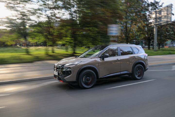 Nowy Nissan X‑Trail N-Trek – ujęcie dynamiczne