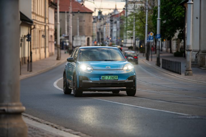 Nowy elektryczny Nissan Micra – ujęcie dynamiczne