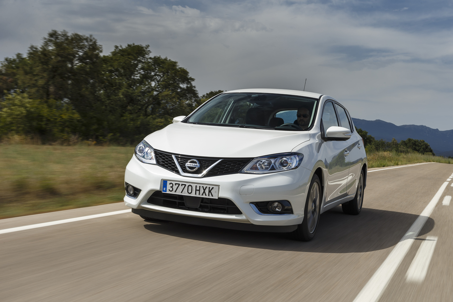 Nissan Pulsar White - Exterior