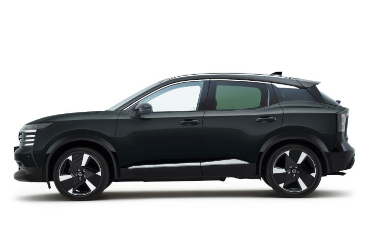 Side view of a black Nissan Kicks. The vehicle faces right, with a sleek and tightened overall appearance.