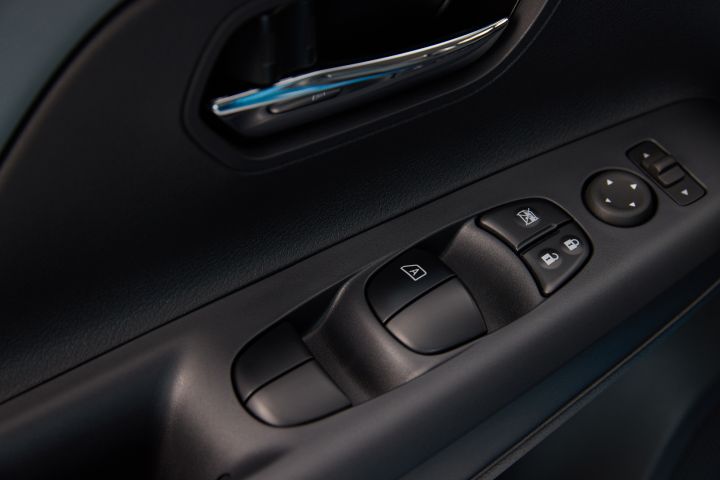 Botones espejos conductor de Nissan Versa 2026