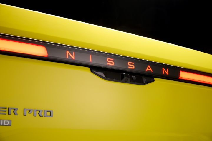 Nissan debuts the Frontier Pro PHEV globally in Mexico.