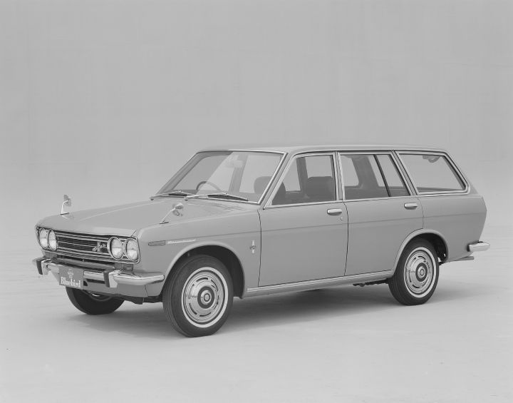 ブルーバード1600 デラックス バン発売