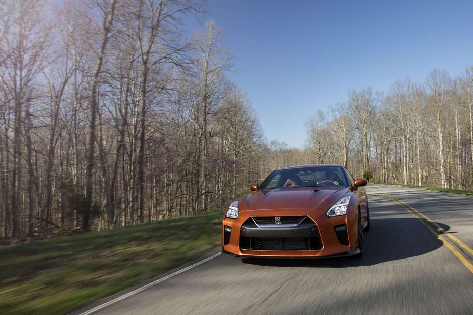 2017 Nissan GT-R makes world debut at New York International Auto Show