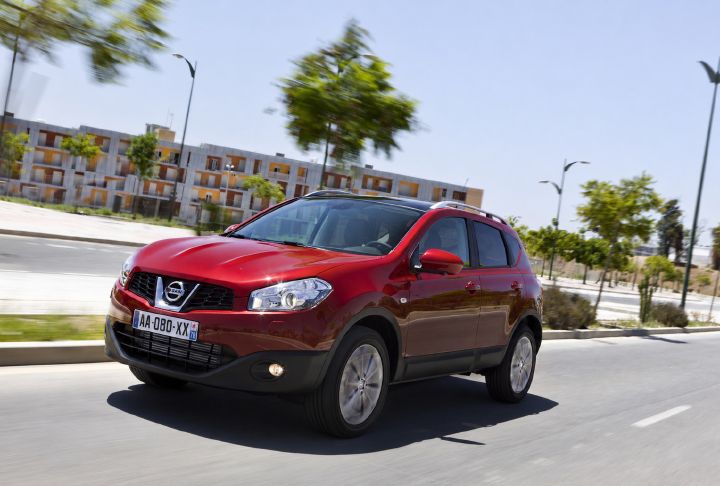 A second generation Qashqai driving through a city