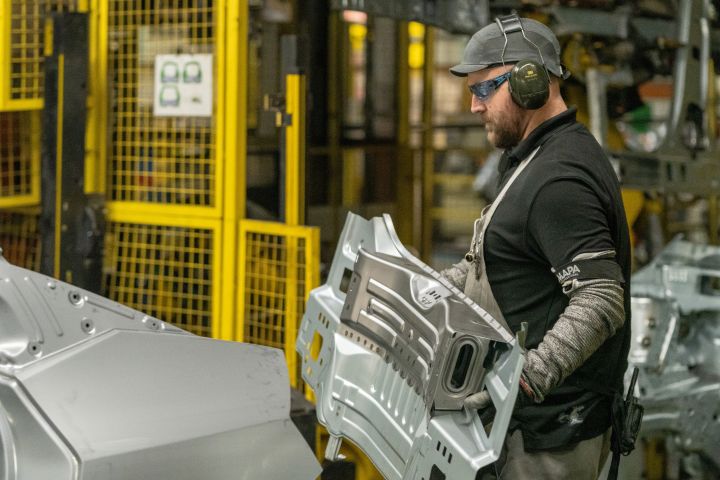 Heckverkleidung des Nissan LEAF im Karosseriebauwerk des Werks in Sunderland