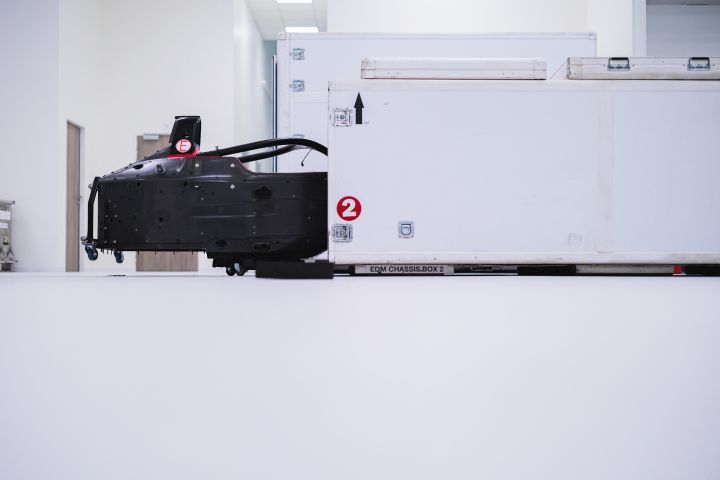 Transportbox im Nissan Formel E Headquarter