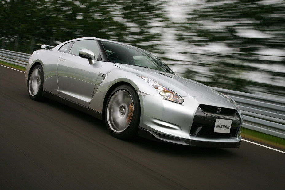 Nissan GT-R シルバー NISSAN ANNOUNCES THE NEW NISSAN GT-R FOR SOUTH AFRICA - New