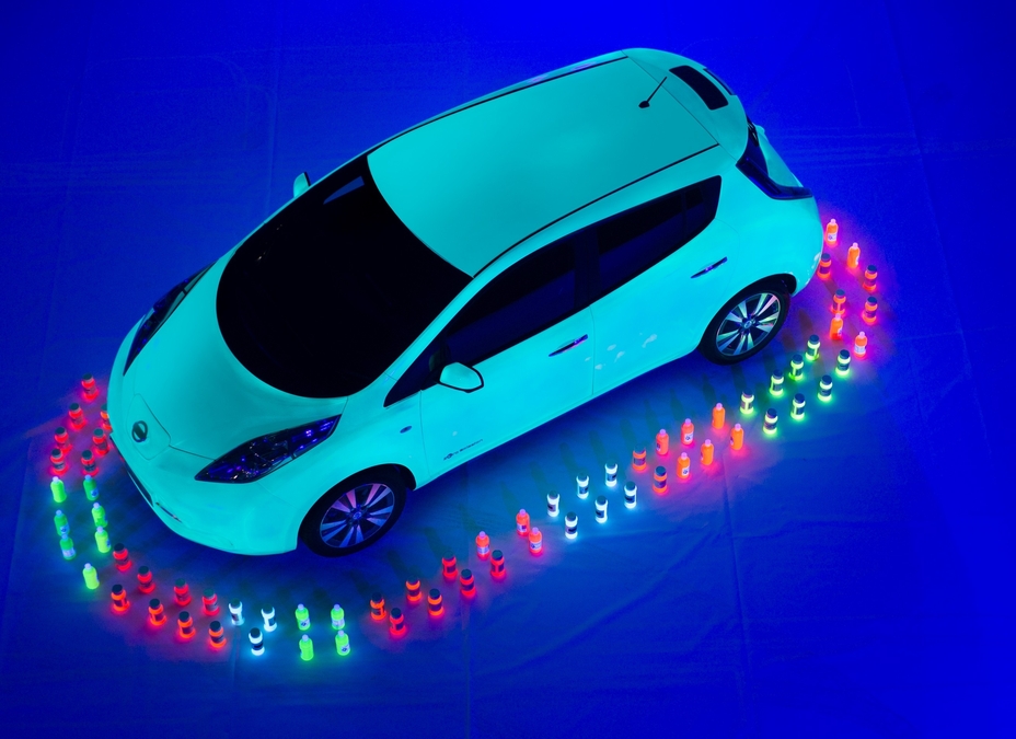 Glow in the dark Nissan LEAF Breaks Guinness World Records Title For 