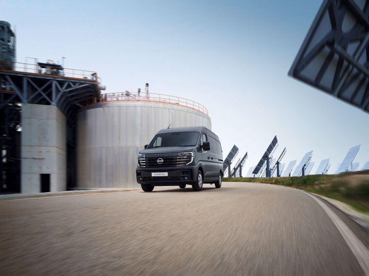 All-new Nissan Interstar - 3/4 front view in an exterior environment