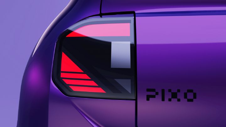 Närbild digital illustration av ett lila bakljus för fordonet bredvid pixelliknande "PIXO"-text. Det kantiga lamphuset har rosa-röda lysband, mörka geometriska paneler och reflekterande grå sektioner.