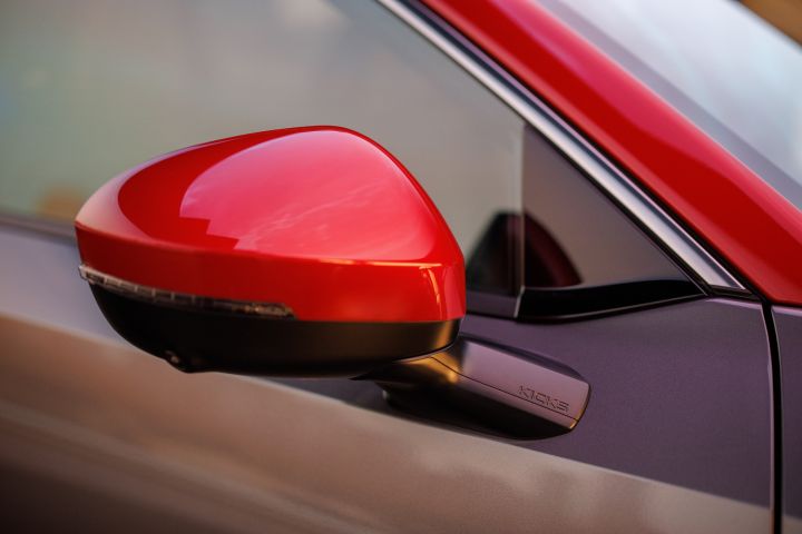 Close-up of the red two-toned detailing on side mirror on the 2025 Nissan Kicks.