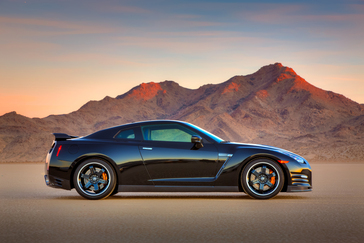 14 Nissan Gt R Press Kit