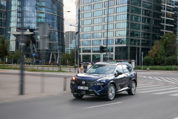 Nowy Nissan X‑Trail Tekna+ – ujęcie dynamiczne