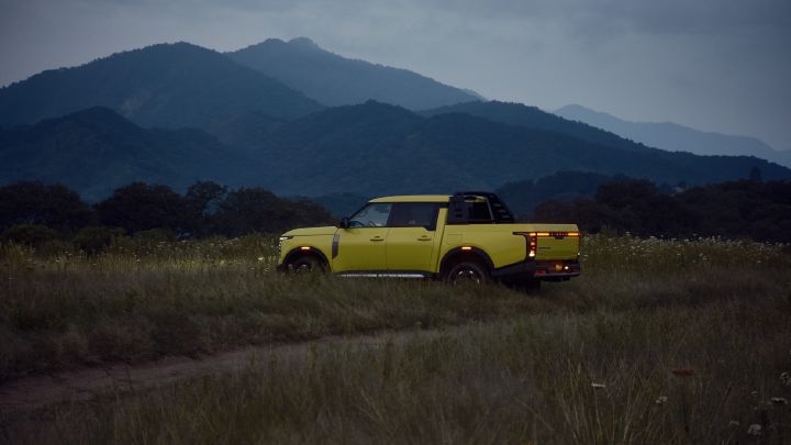 Nissan debuts the Frontier Pro PHEV globally in Mexico.