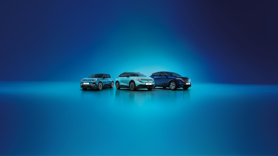 Gamme CrossCar 2025 –– Vue avant 3/4 MICRA, LEAF & ARIYA