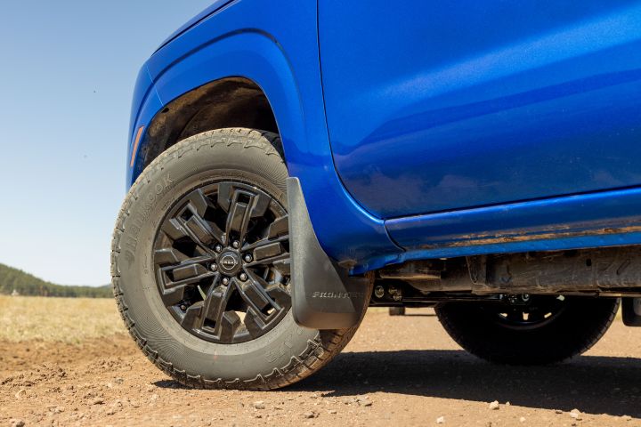 Close up of the wheels on the 2027 Nissan Frontier Sport Edition.