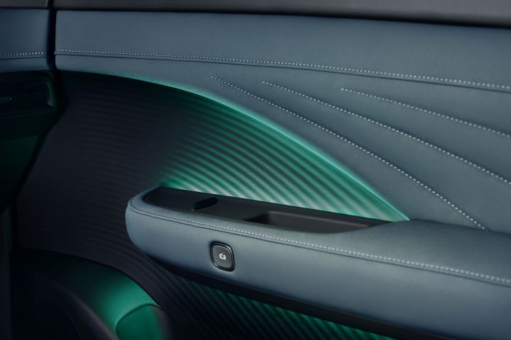 A close up image showing interior details of the all-new Dongfeng Nissan N7 sedan