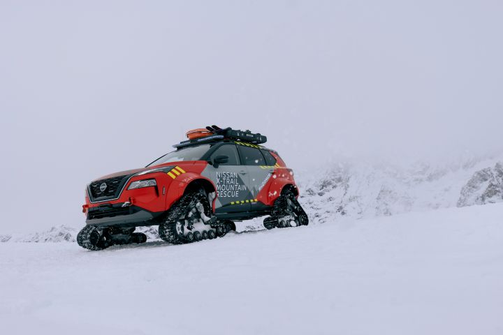 On this image, we can see Nissan X‑Trail Mountain Rescue