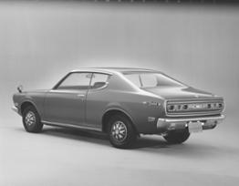 ダットサン ブルーバードUの誕生　46.8.　　日産自動車　ヤケシミ背傷み 日産： NISSAN HERITAGE COLLECTION｜ダットサンブルーバード