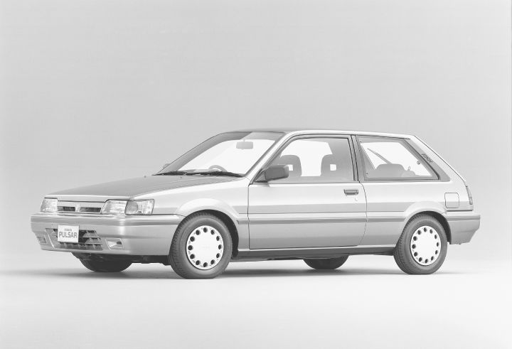 パルサーの特別仕様限定車 「3ドアハッチバック ミラノX1 χ（カイ