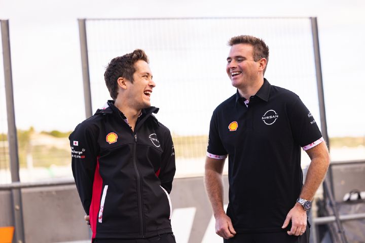 Pilotos de Nissan Fórmula E Sacha Fenestraz y Oliver Rowland