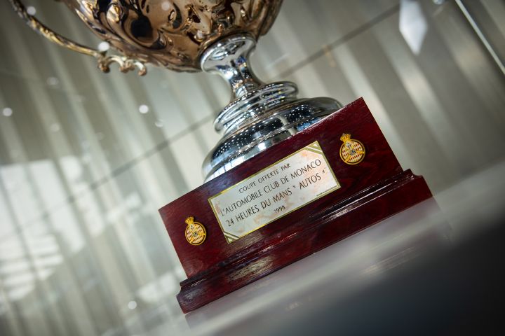 A close up image of the trophy awarded for Nissan's three place at the 1998 Le Man's 24hr race.