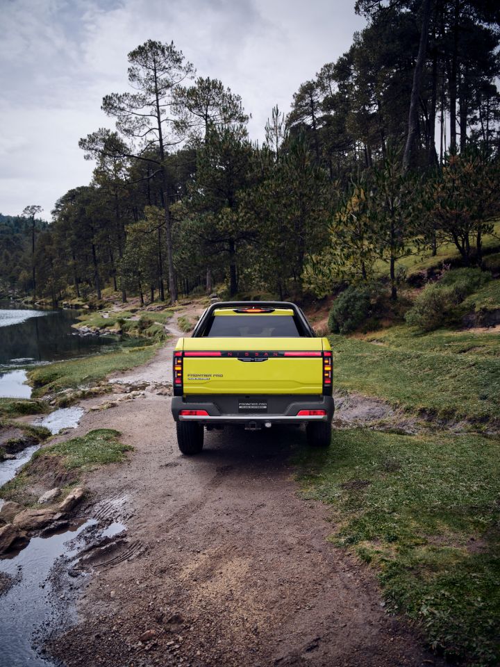 Nissan debuts the Frontier Pro PHEV globally in Mexico.