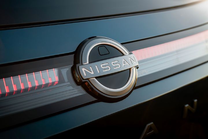 Nissan brand logo on Murano SUV