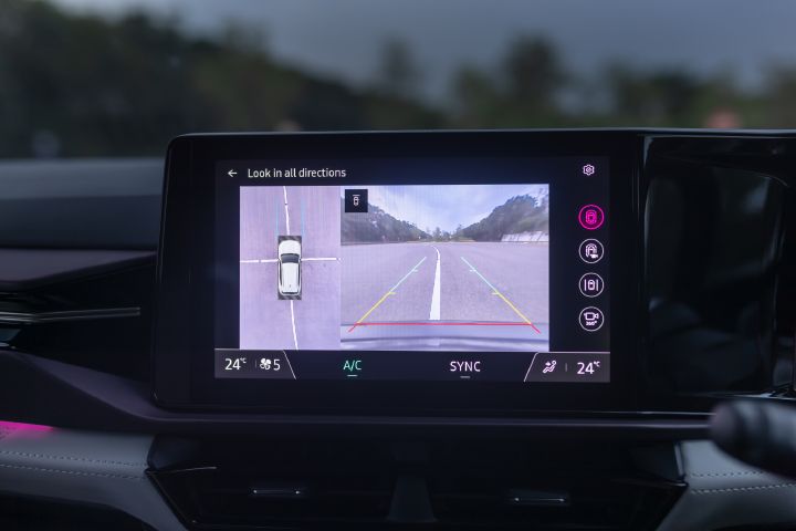 Around View Monitor displayed on the central touchscreen, showing a 360-degree view around the vehicle.