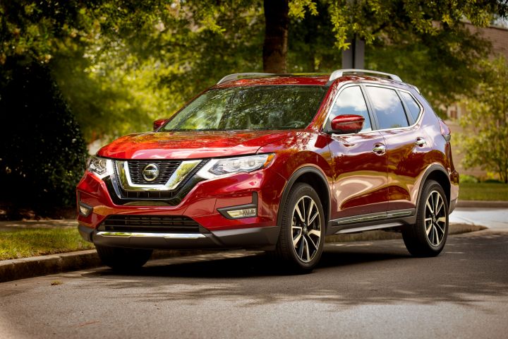 Un Nissan Rogue 2019 rouge foncé