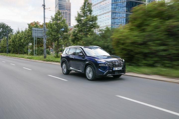 Nowy Nissan X‑Trail Tekna+ – ujęcie dynamiczne