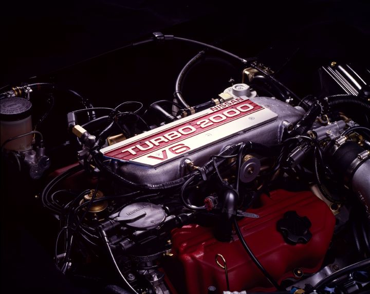 Close up of a turbo 2000 V6 engine.