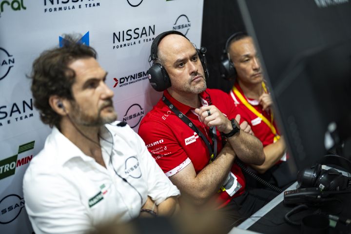Tommaso Volpe und Ivan Espinosa verfolgen das Geschehen in Tokio.