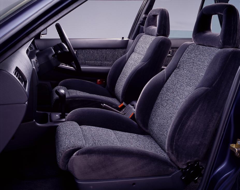 1991_Bluebird_5-door_Hatchback_