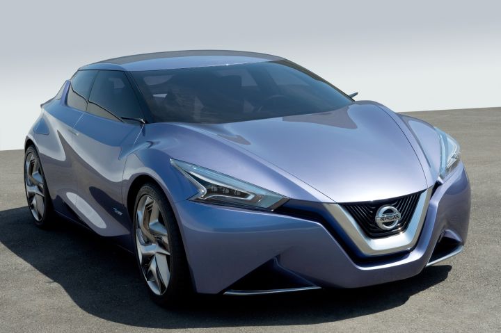 front view of a blue Nissan Friend-ME