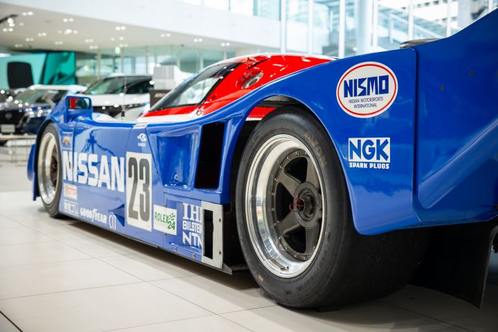 A lower side view of the 24 Hours of Daytona winning Nissan R91CP from 1992 with close up on the wide wheel and racing tire.