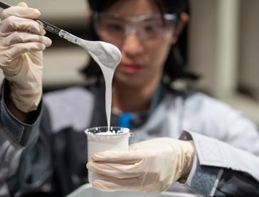 Manipulação do projeto de tinta fria feito em laboratório